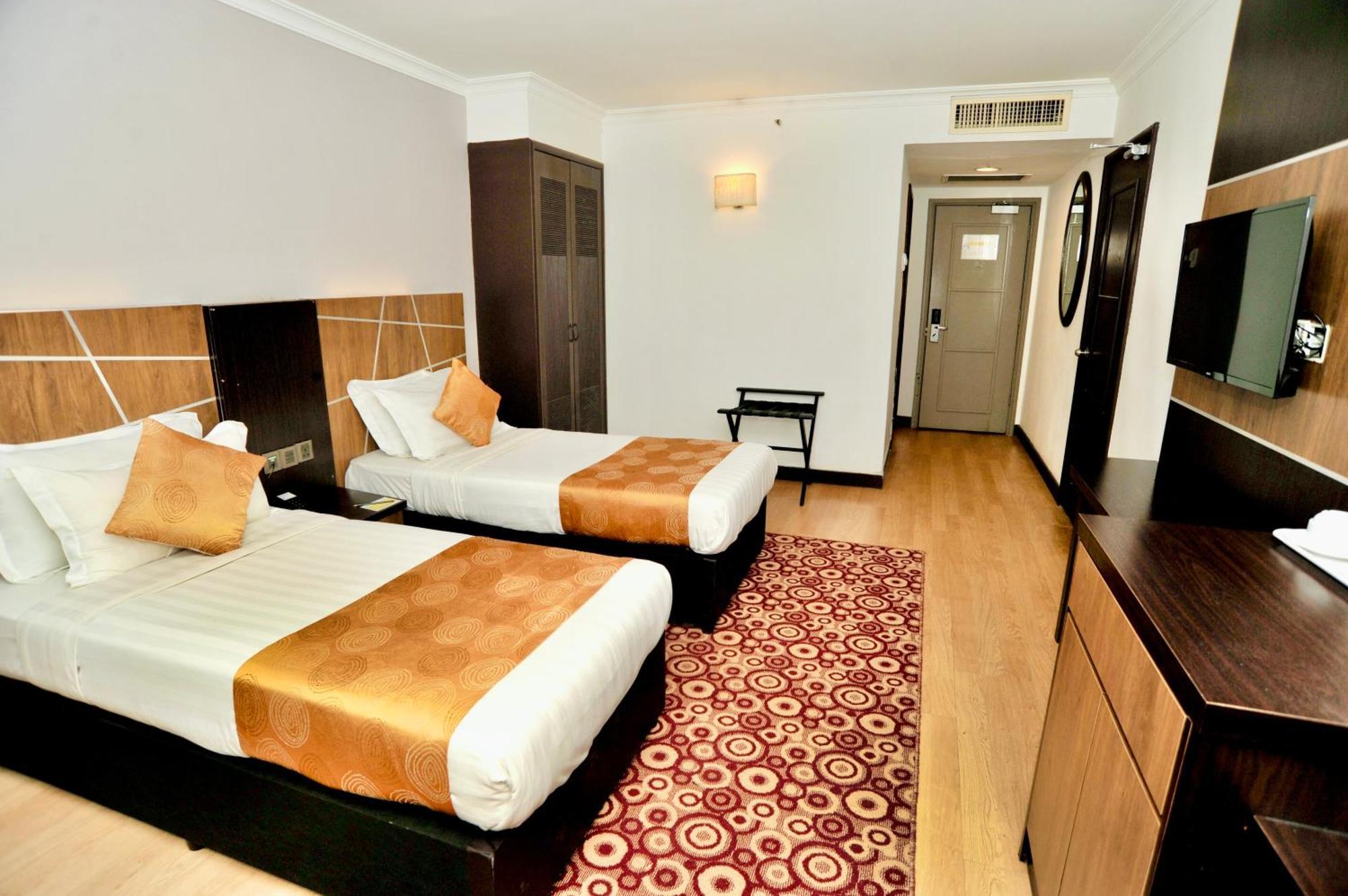 Regalpark Hotel Куала-Лумпур Экстерьер фото