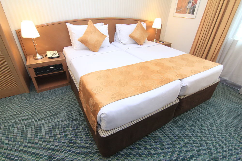 Regalpark Hotel Куала-Лумпур Экстерьер фото